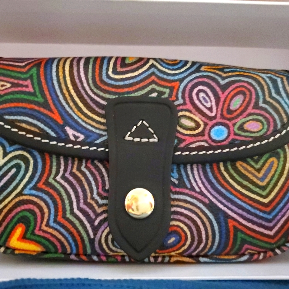 Dooney and bourke clutch
